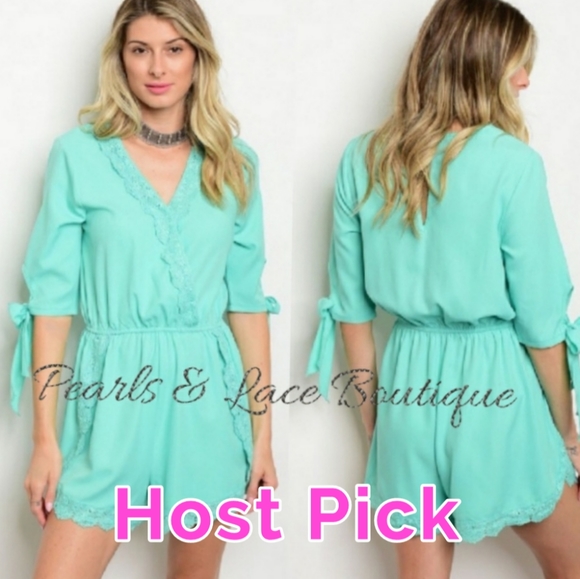 Boutique Pants - HP 🎉 Mint V- neck Romper